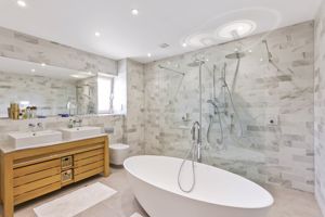 Master ensuite- click for photo gallery
